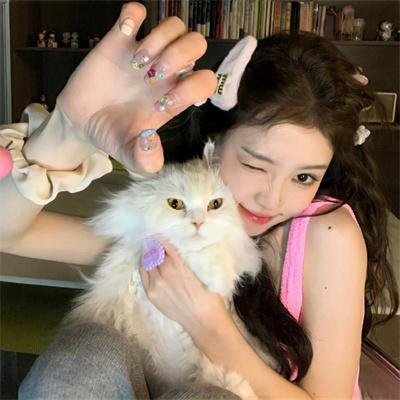 追梦的黎族女娃娃